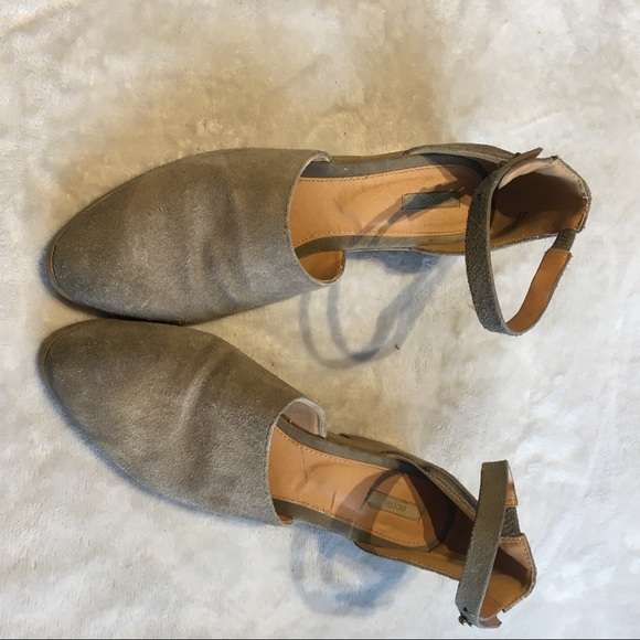 Urban outfitters ecote size 8.5 stap gray sandals. - Picture 2 of 10